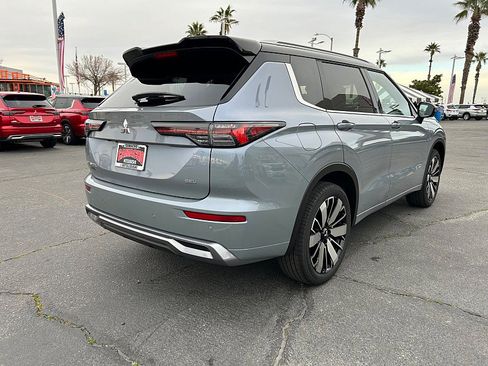 New 2026 Mitsubishi Outlander SEL image 3