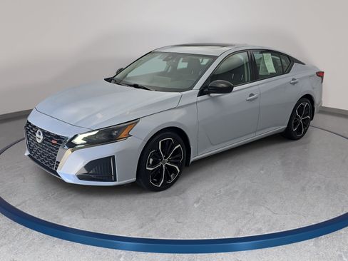 Certified 2023 Nissan Altima 2.5 SR w/ SR Premium Package FWD image 1