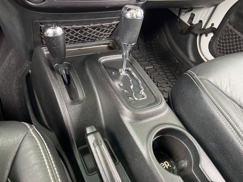 Used 2017 Jeep Wrangler Sport AWD/4WD image 35
