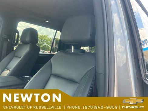 Used 2025 Chevrolet Suburban Z71 w/ Comfort Package AWD/4WD image 5