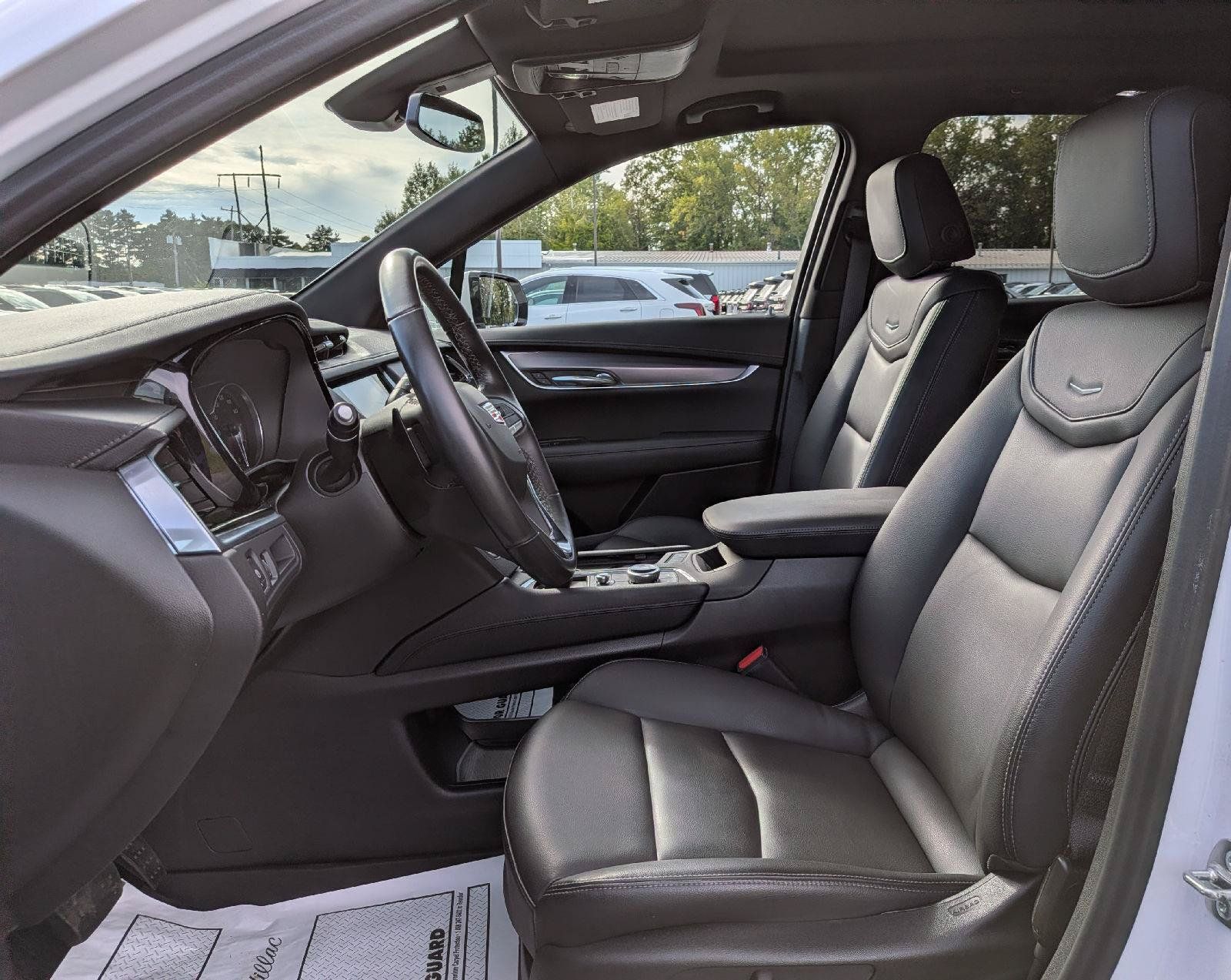 Used 2024 Cadillac XT6 Luxury w/ LPO, Floor Liner Package AWD/4WD image 11
