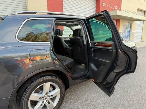 Used 2012 Volkswagen Touareg Sport AWD/4WD image 91