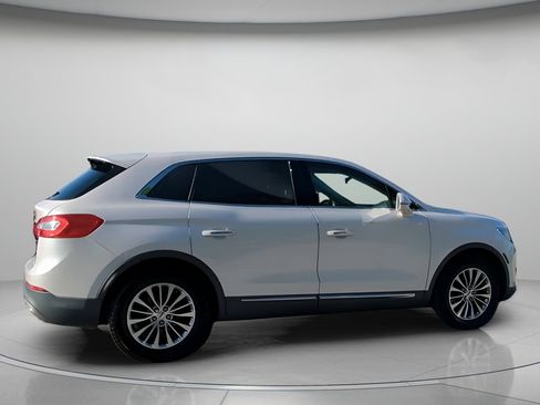 Used 2016 Lincoln MKX Select image 29