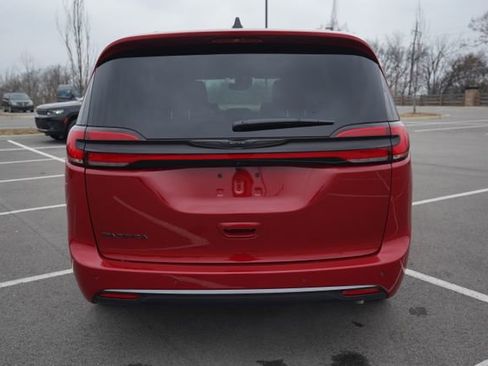New 2026 Chrysler Pacifica Select image 8