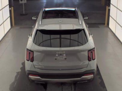 Used 2025 Kia Sorento EX w/ Panoramic Sunroof Package FWD image 6