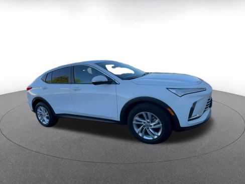 Used 2025 Buick Envista Preferred image 2