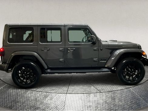 Used 2021 Jeep Wrangler Unlimited Sahara image 9