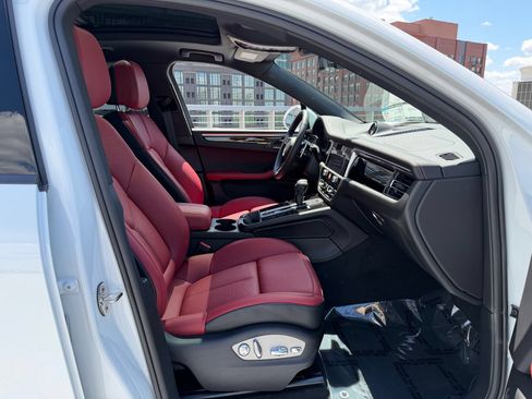 Certified 2026 Porsche Macan AWD/4WD image 15