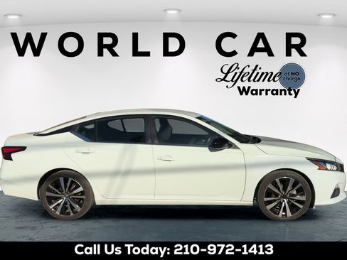 Used 2022 Nissan Altima 2.5 SR FWD image 2
