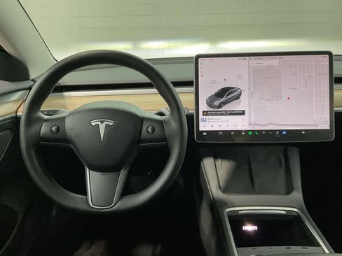 Used 2023 Tesla Model 3 Standard Range image 8