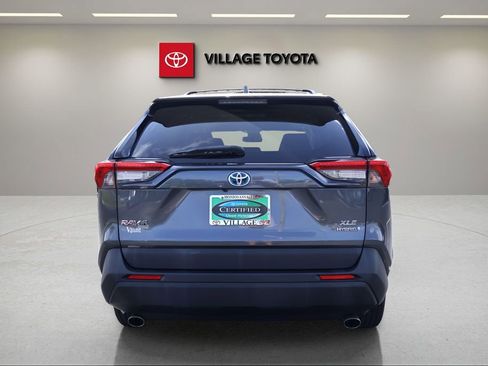 Certified 2021 Toyota RAV4 XLE w/ Convenience Package AWD/4WD image 4