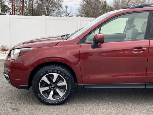 Used 2017 Subaru Forester 2.5i Premium w/ All-Weather Package image 2
