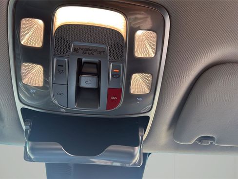 Used 2022 Genesis GV70 2.5T w/ Select Package image 21