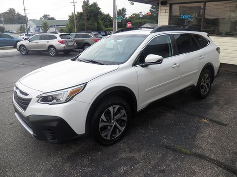 Used 2020 Subaru Outback Limited AWD/4WD image 5