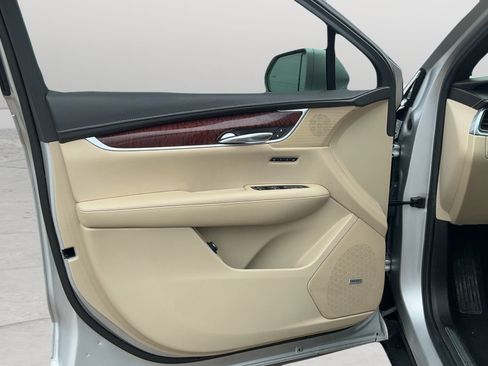 Used 2018 Cadillac XT5 Premium Luxury FWD image 18
