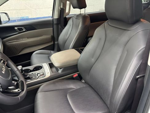 Used 2026 Kia Carnival FWD image 36