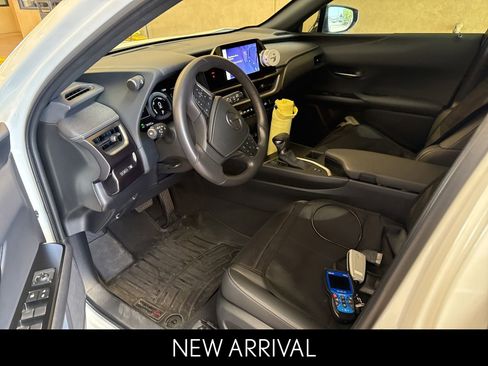 Certified 2024 Lexus UX 250h FWD image 5