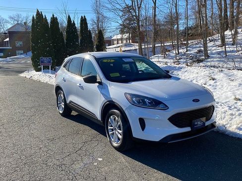 Certified 2022 Ford Escape SE w/ Convenience Package image 3