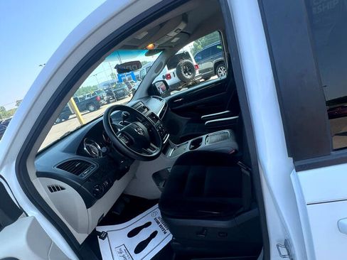 Used 2014 Dodge Grand Caravan SXT image 9