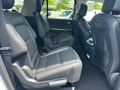 New 2026 Lincoln Navigator L Reserve AWD/4WD image 16