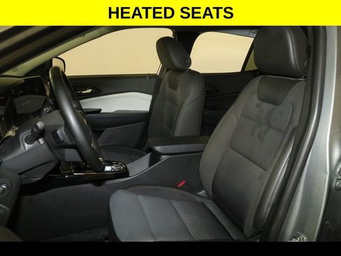 Used 2024 Chevrolet Trax LT w/ Driver Confidence Package FWD image 3