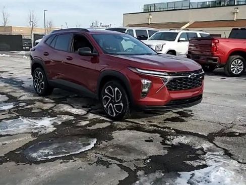 Certified 2025 Chevrolet Trax RS w/ Driver Confidence Package image 2