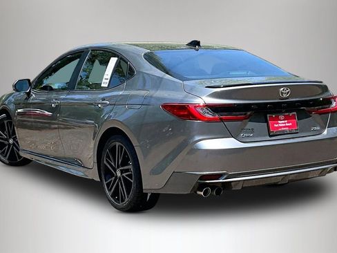Used 2025 Toyota Camry XSE FWD image 4