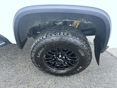 Certified 2025 Chevrolet Silverado 2500 ZR2 w/ LPO, Dark Essentials Package image 21