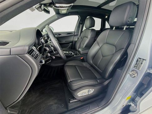 Used 2026 Porsche Macan AWD/4WD image 5