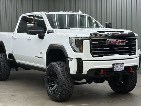 Used 2025 GMC Sierra 2500 AT4 w/ AT4 Premium Plus Package image 7