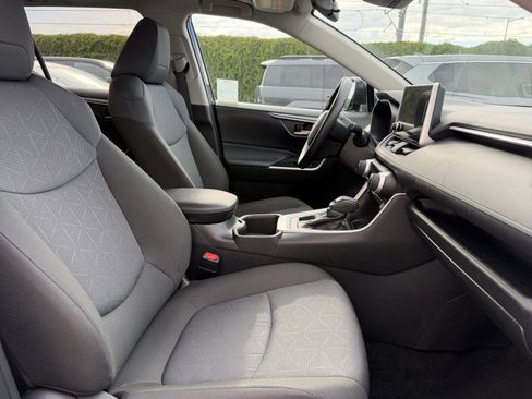 Used 2025 Toyota RAV4 XLE image 37
