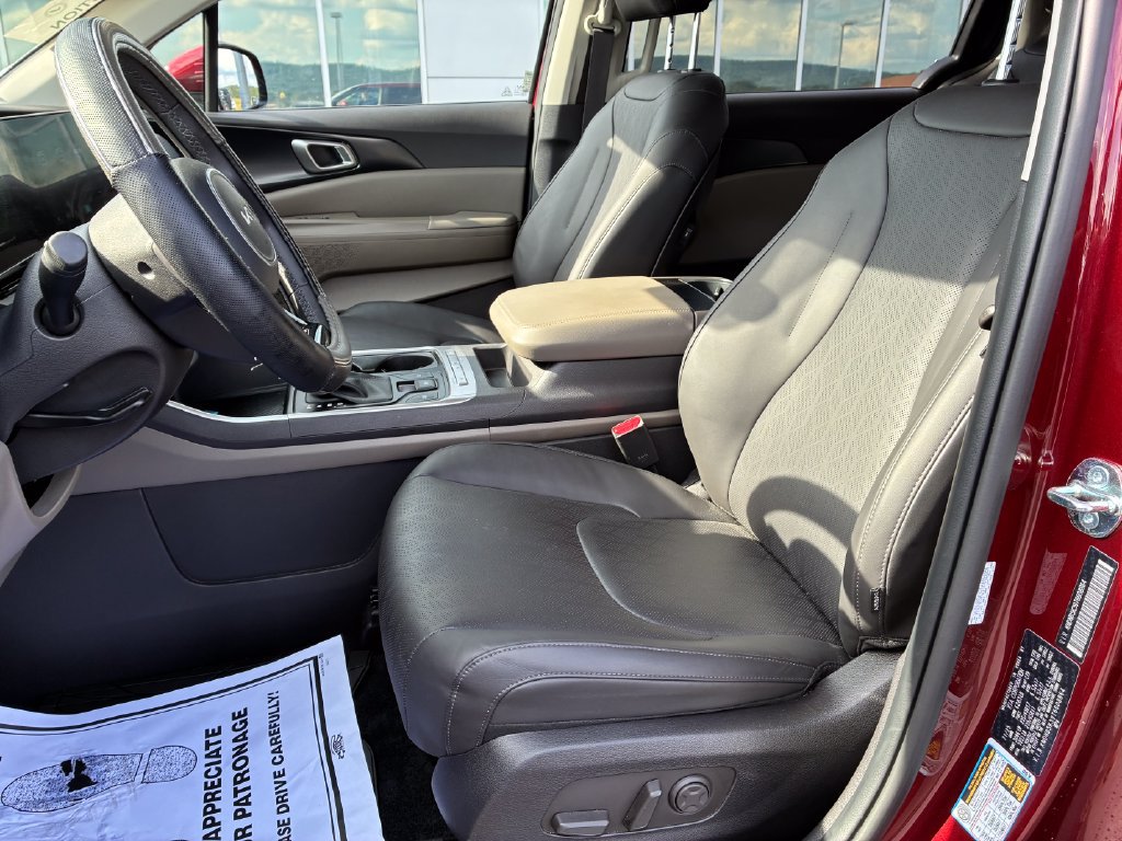 Used 2026 Kia Carnival FWD image 8
