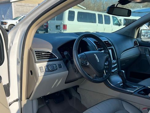 Used 2013 Lincoln MKX FWD image 12