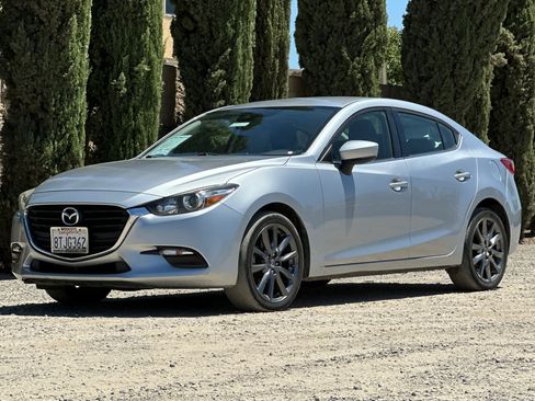 Used 2018 MAZDA MAZDA3 Touring FWD image 8