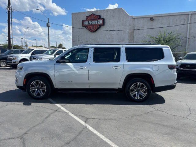 Used 2024 Jeep Wagoneer L Series II RWD image 6