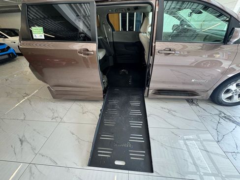 Used 2018 Toyota Sienna LE FWD image 26