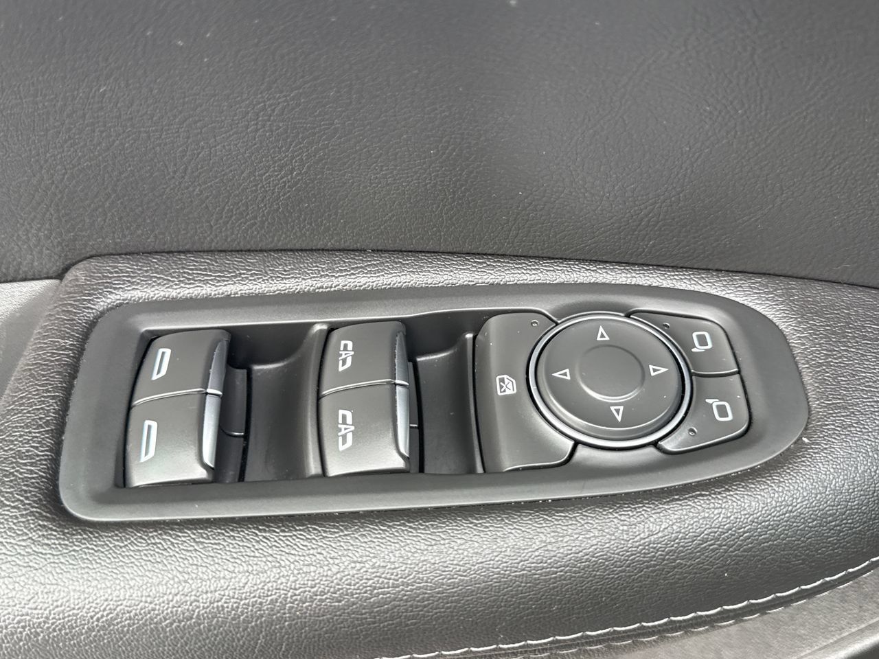 Used 2025 Cadillac XT5 Luxury AWD/4WD image 16