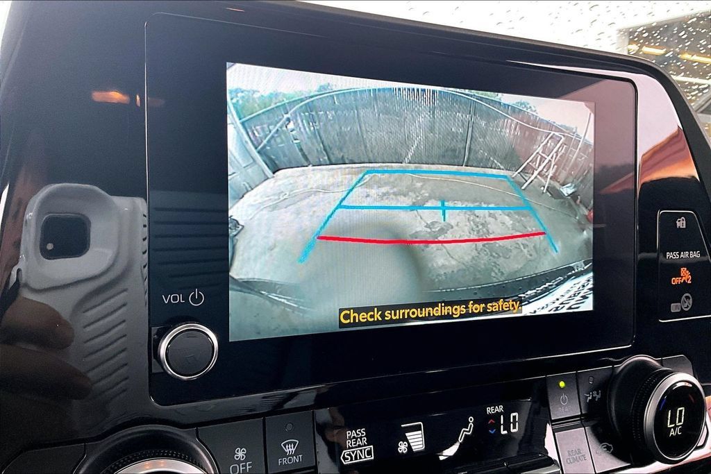 Used 2025 Toyota Highlander LE FWD image 14