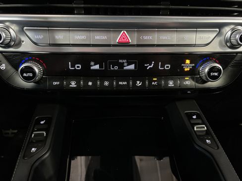 Used 2022 Kia Telluride SX w/ SX Prestige Package AWD/4WD image 21
