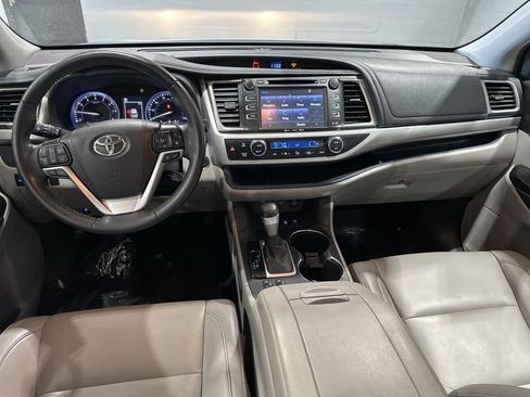 Used 2019 Toyota Highlander XLE image 7