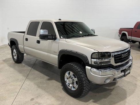 Used 2005 GMC Sierra 2500 SLE w/ Heavy-Duty Power Package AWD/4WD image 6