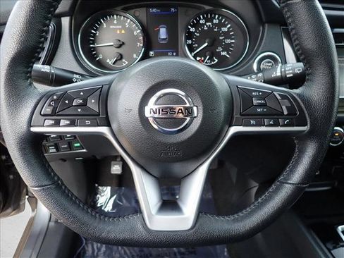 Used 2019 Nissan Rogue SV image 14