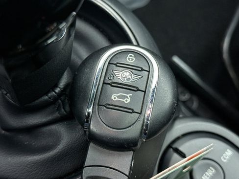 Used 2021 MINI Cooper 2-Door Hardtop image 22