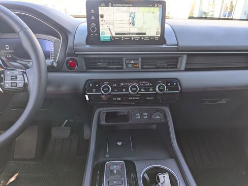 Used 2025 Honda Pilot Black Edition image 13