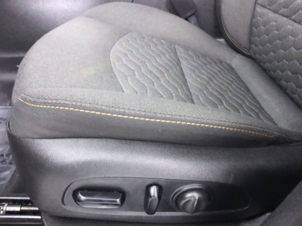 Used 2018 Chevrolet Equinox LT FWD image 26