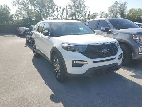 Used 2022 Ford Explorer ST-Line w/ Class IV Trailer Tow Package image 3