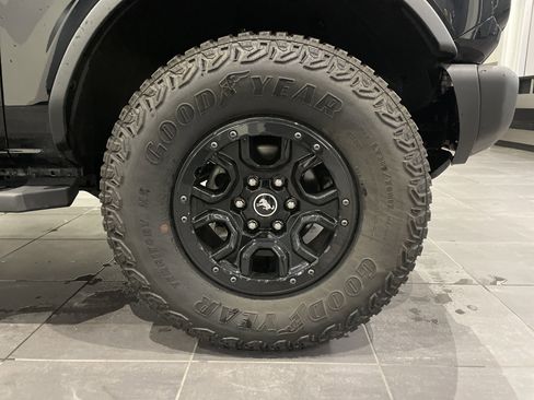 Used 2023 Ford Bronco Wildtrak image 12