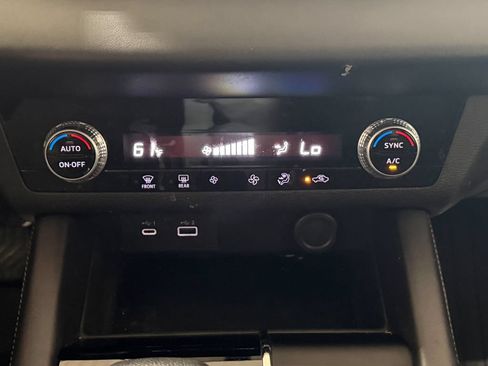 Used 2024 Mitsubishi Outlander ES FWD image 20