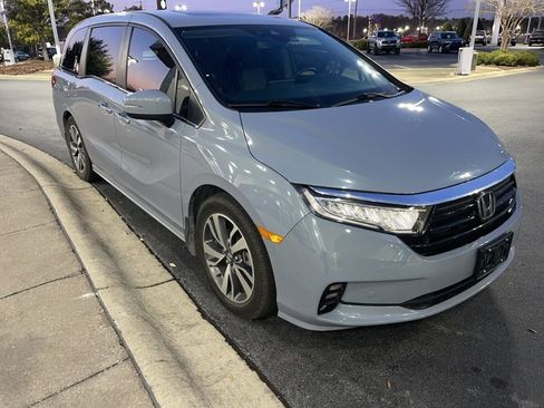 Used 2023 Honda Odyssey Touring image 2