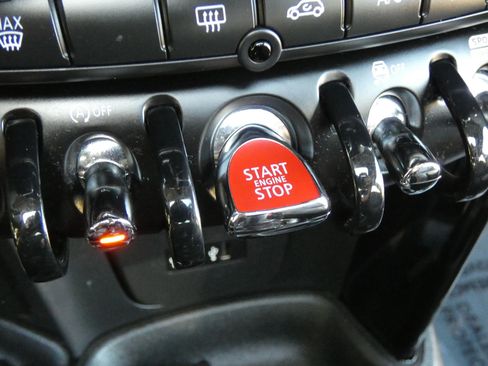 Used 2019 MINI Cooper S w/ Premium Package image 61